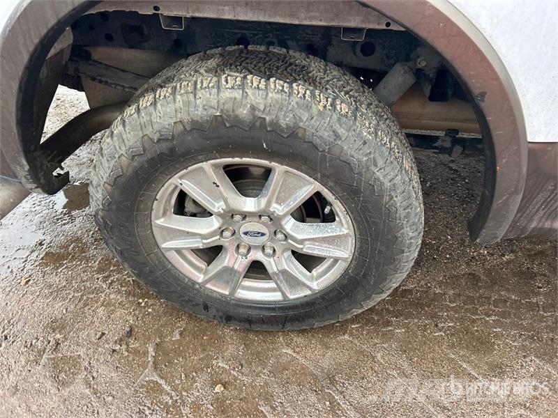 Ford F-150 XLT 4x4 Extended Cab Pickup Andere Transporter