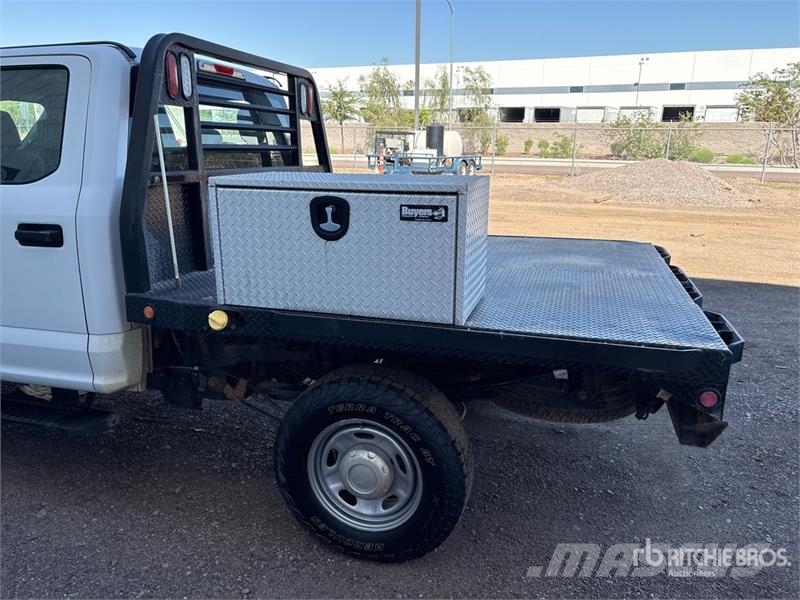 Ford F-250 Platós / Ponyvás teherautók