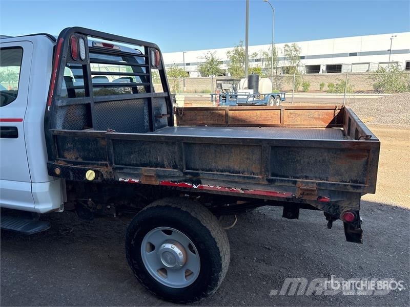 Ford F-250 Tovornjaki s kesonom/platojem