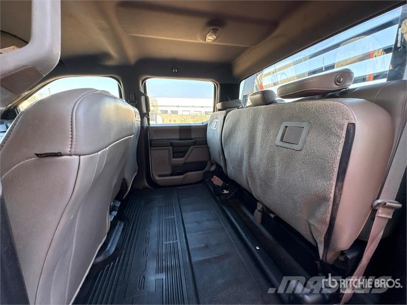 Ford F-250 Tovornjaki s kesonom/platojem