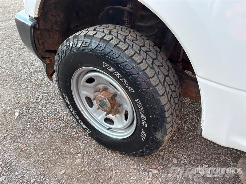 Ford F-250 Vieglais kravas automobilis/izkraušana no sāniem
