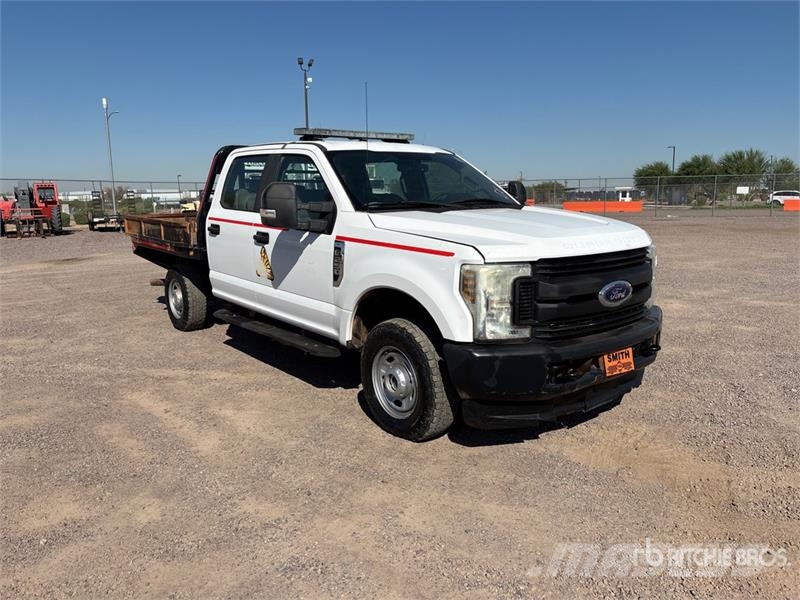 Ford F-250 Tovornjaki s kesonom/platojem
