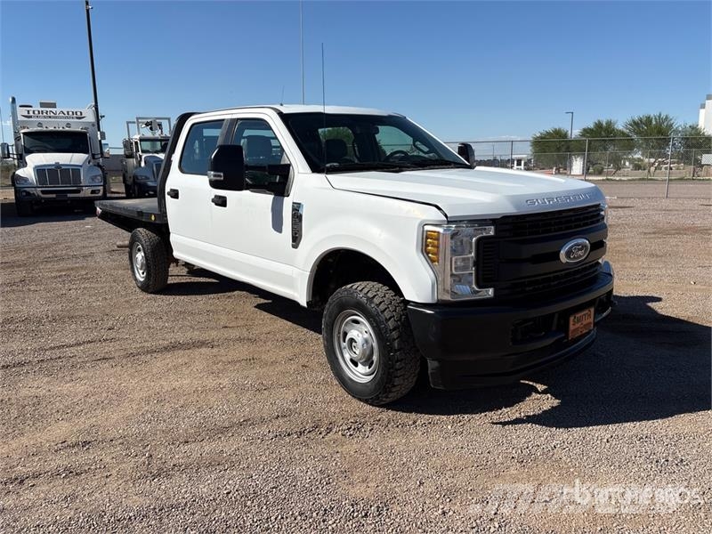 Ford F-250 Tovornjaki s kesonom/platojem