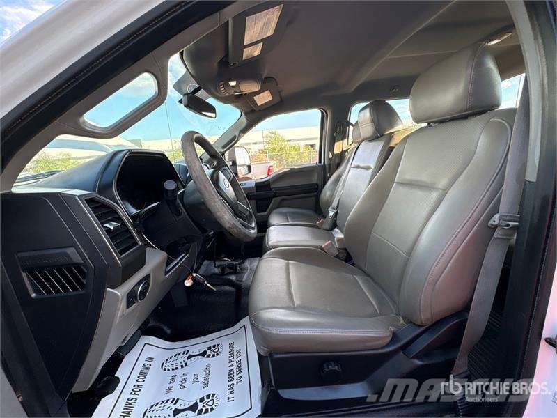 Ford F-250 驾驶室与内部