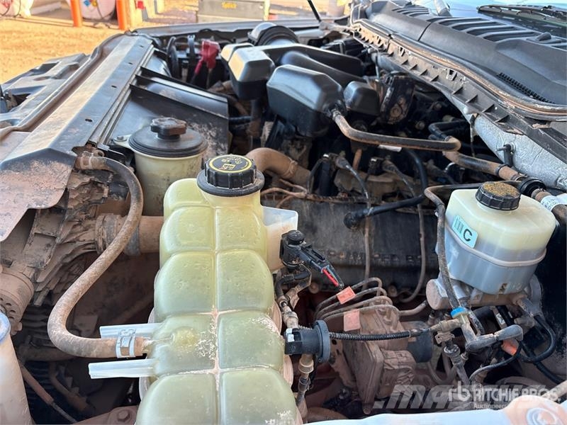 Ford F-250 Tovornjaki s kesonom/platojem