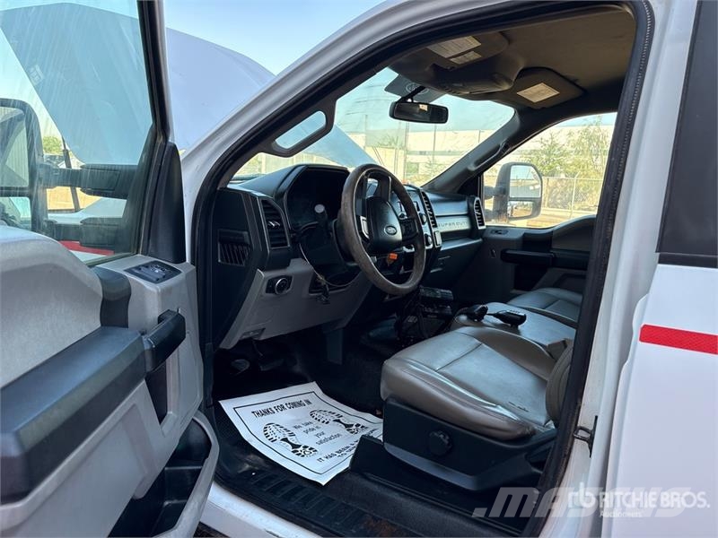Ford F-250 Tovornjaki s kesonom/platojem