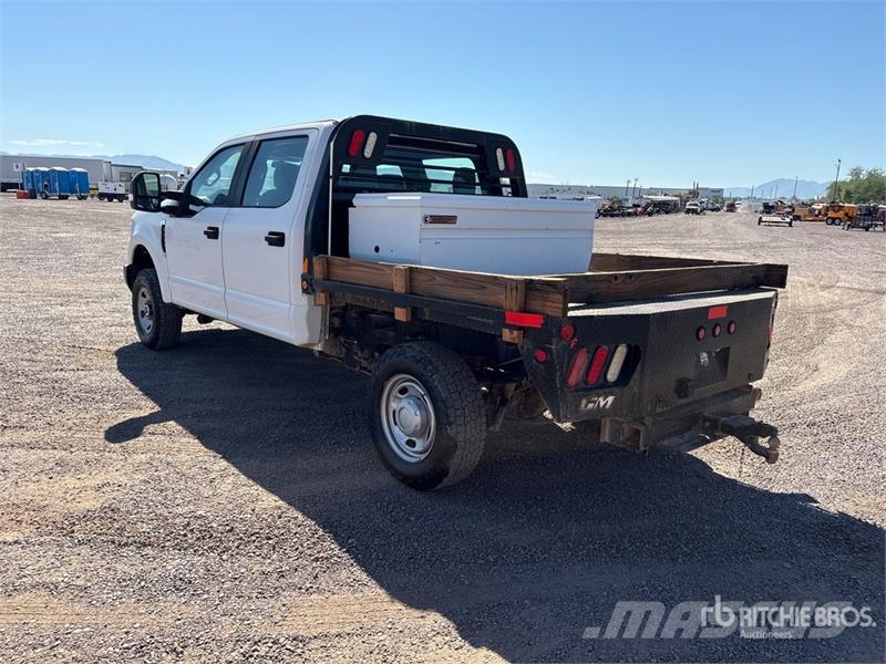 Ford F-250 Platós / Ponyvás teherautók