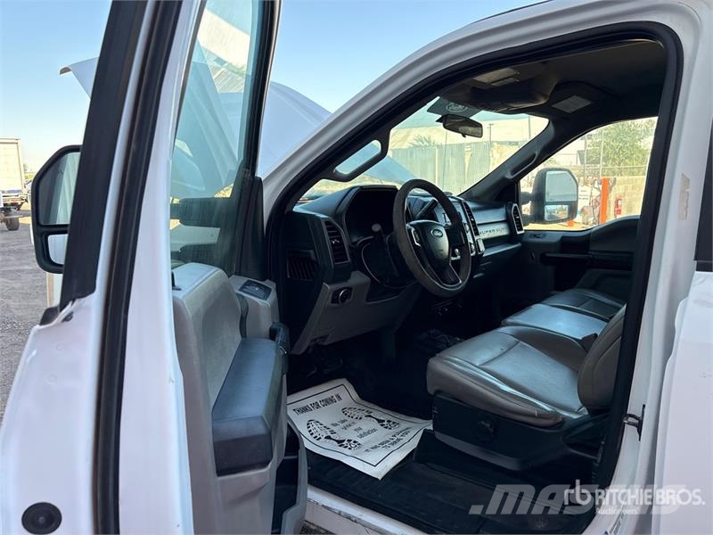 Ford F-250 Platós / Ponyvás teherautók