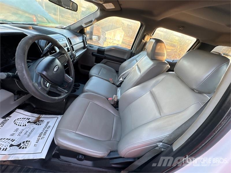 Ford F-250 平ボディー