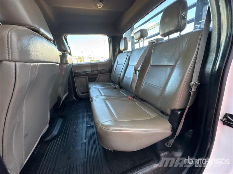 Ford F-250 Tovornjaki s kesonom/platojem