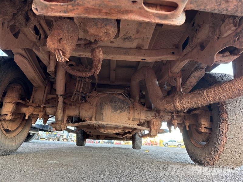 Ford F-250 Vieglais kravas automobilis/izkraušana no sāniem