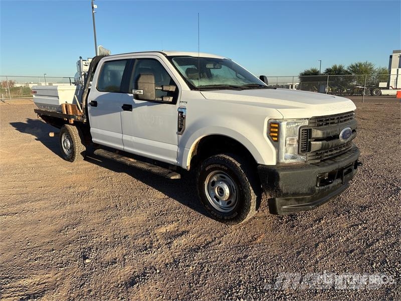Ford F-250 Platformas/izkraušana no sāniem