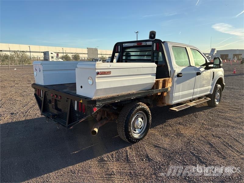 Ford F-250 Platformas/izkraušana no sāniem