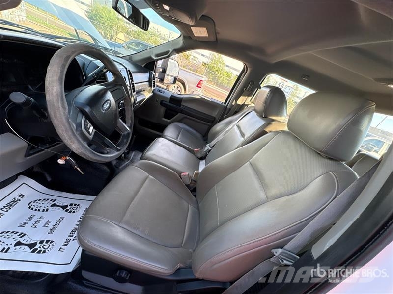 Ford F-250 驾驶室与内部