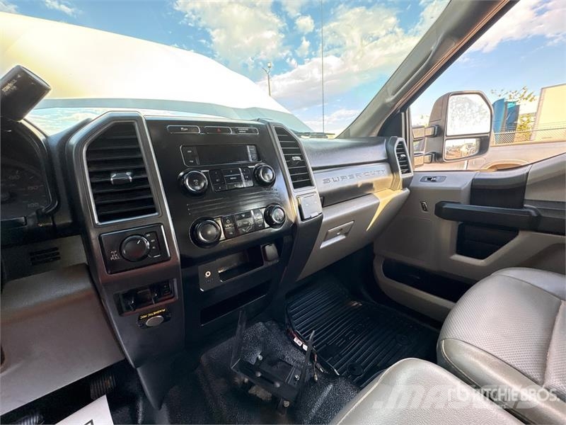 Ford F-250 驾驶室与内部