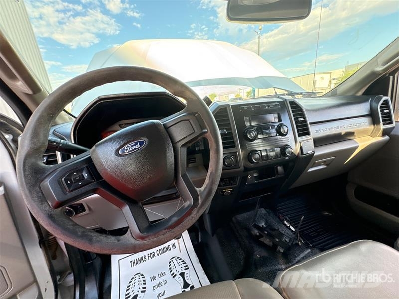 Ford F-250 驾驶室与内部