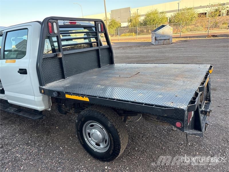 Ford F-250 Platformas/izkraušana no sāniem