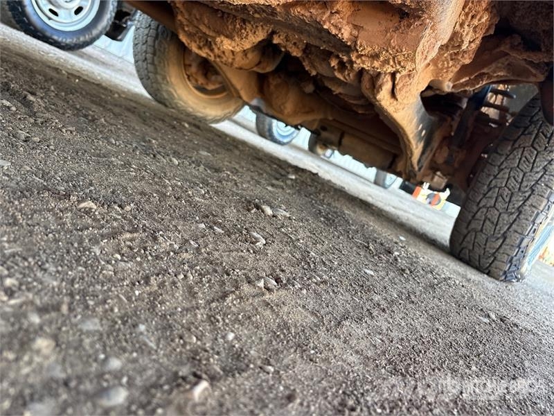 Ford F-250 Tovornjaki s kesonom/platojem