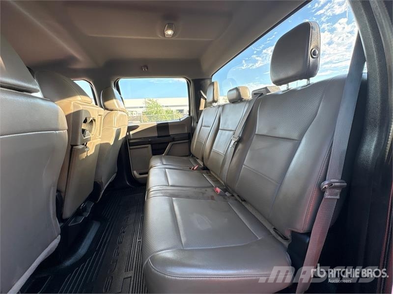 Ford F-250 驾驶室与内部