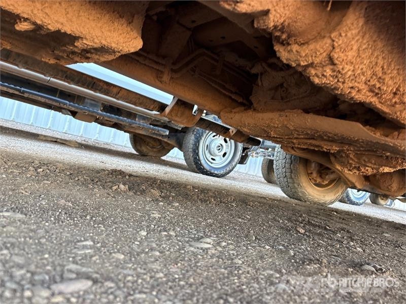 Ford F-250 Tovornjaki s kesonom/platojem