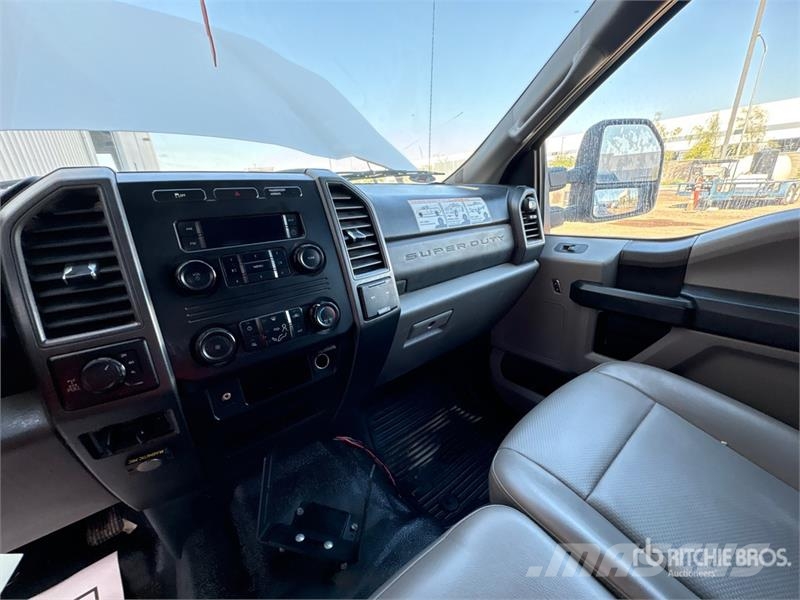 Ford F-250 Platós / Ponyvás teherautók