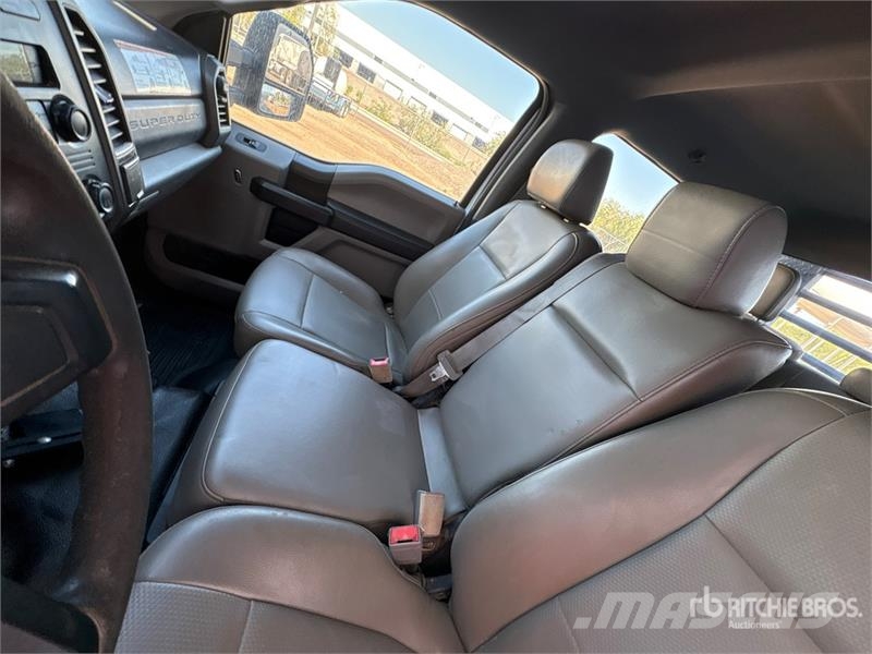 Ford F-250 Platós / Ponyvás teherautók