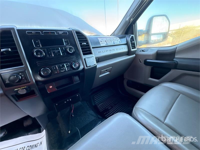 Ford F-250 شاحنات مسطحة/مفصلية الجوانب