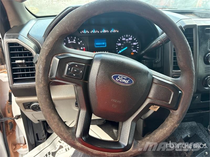 Ford F-250 皮卡.傳統半斗卡車/側卸板