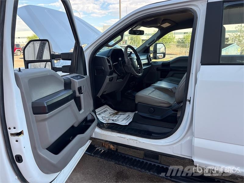 Ford F-250 Cabins and interior