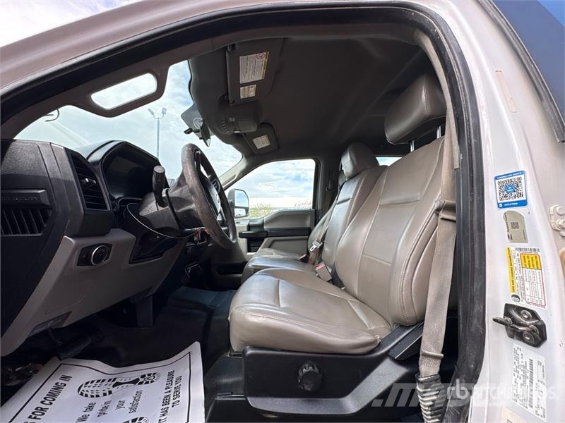 Ford F-250 Platós / Ponyvás teherautók