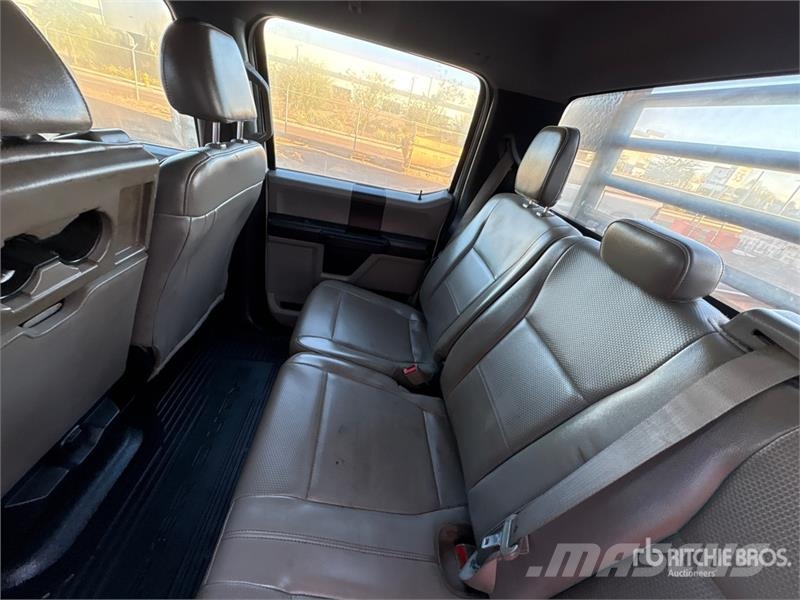 Ford F-250 شاحنات مسطحة/مفصلية الجوانب