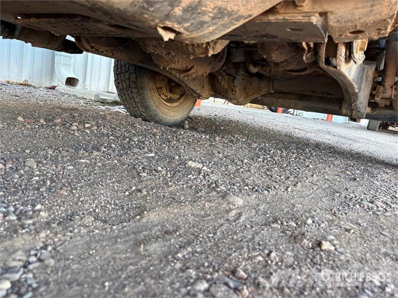 Ford F-250 Tovornjaki s kesonom/platojem