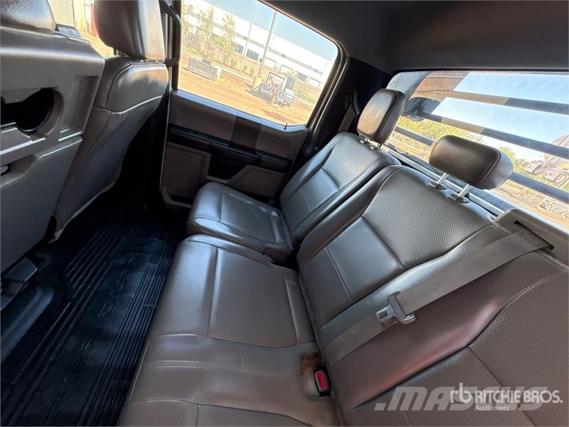 Ford F-250 Platós / Ponyvás teherautók