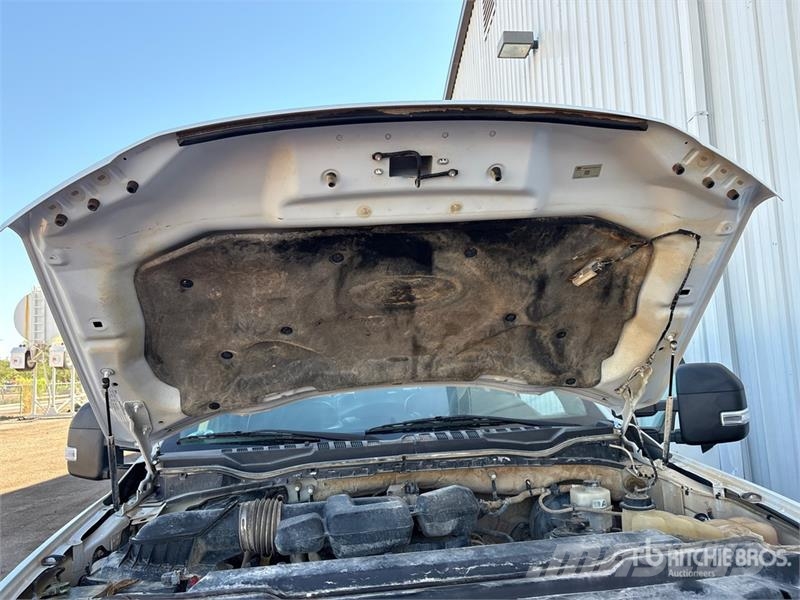 Ford F-250 Platós / Ponyvás teherautók