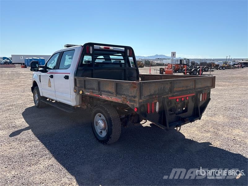 Ford F-250 Tovornjaki s kesonom/platojem