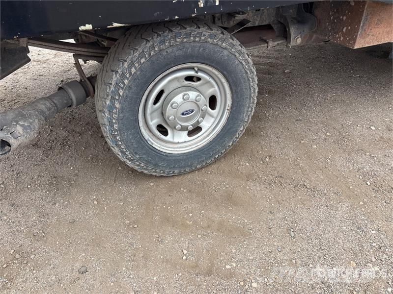 Ford F-250 平ボディー