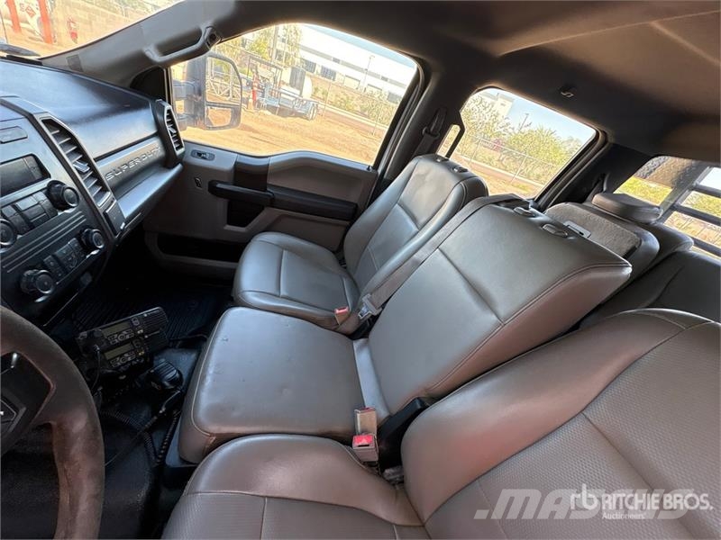 Ford F-250 Tovornjaki s kesonom/platojem
