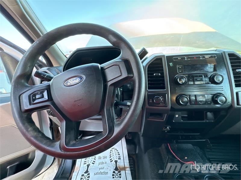 Ford F-250 平ボディー