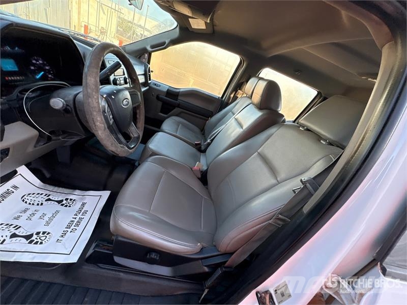 Ford F-250 Tovornjaki s kesonom/platojem