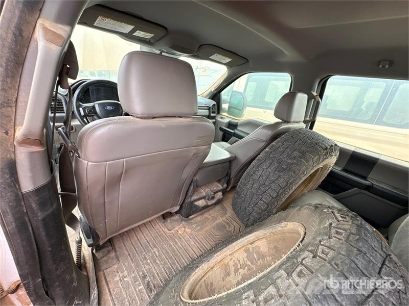Ford F-250 Camiones de cama baja