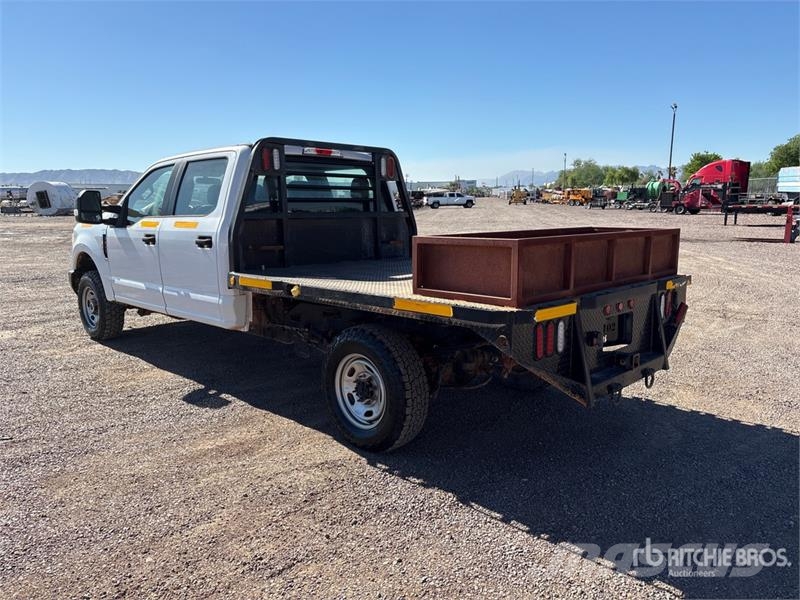 Ford F-250 平板栏板货车