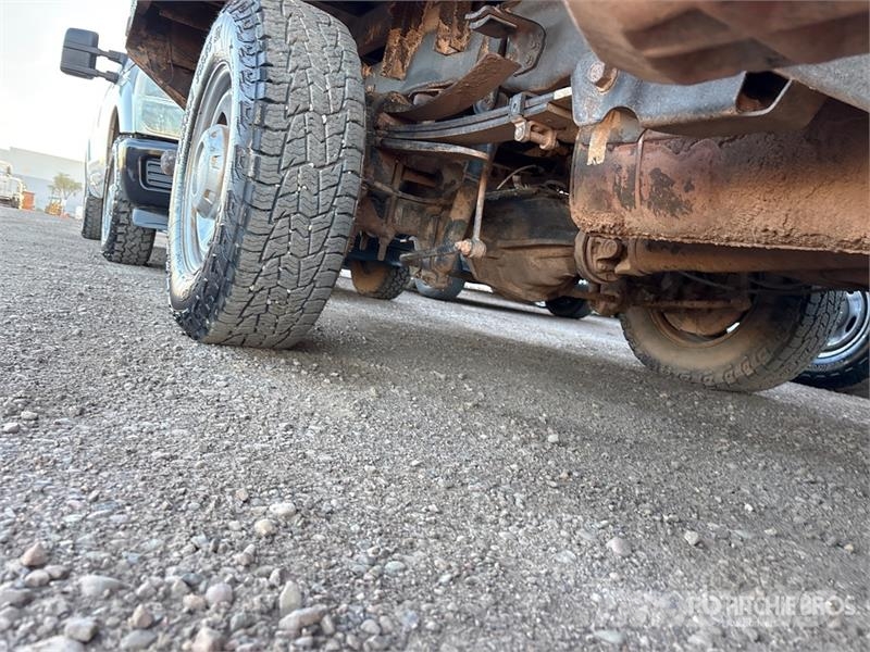 Ford F-250 شاحنات مسطحة/مفصلية الجوانب