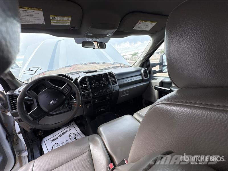 Ford F-250 Platós / Ponyvás teherautók