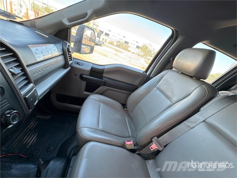 Ford F-250 Platós / Ponyvás teherautók