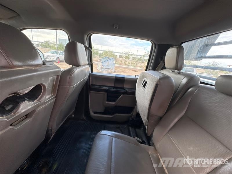 Ford F-250 Platós / Ponyvás teherautók