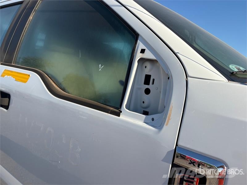 Ford F-250 Tovornjaki s kesonom/platojem