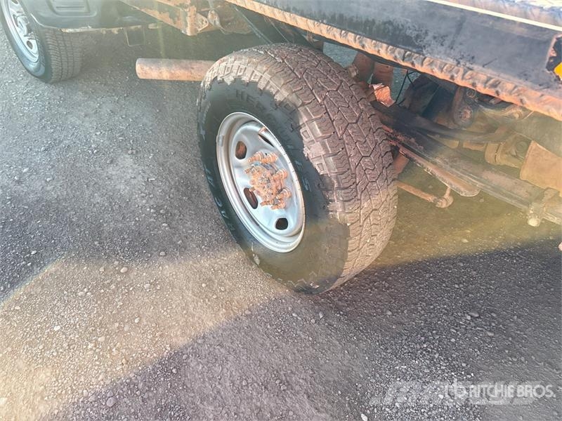 Ford F-250 Tovornjaki s kesonom/platojem