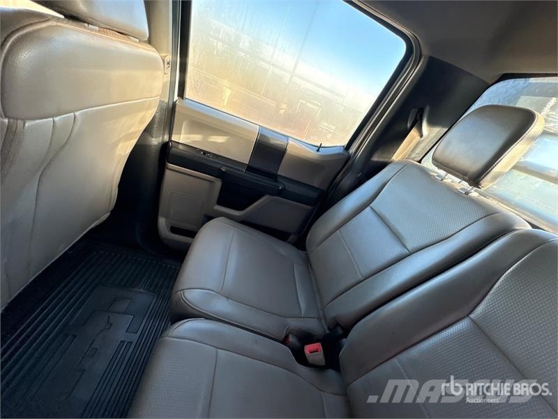 Ford F-250 Tovornjaki s kesonom/platojem