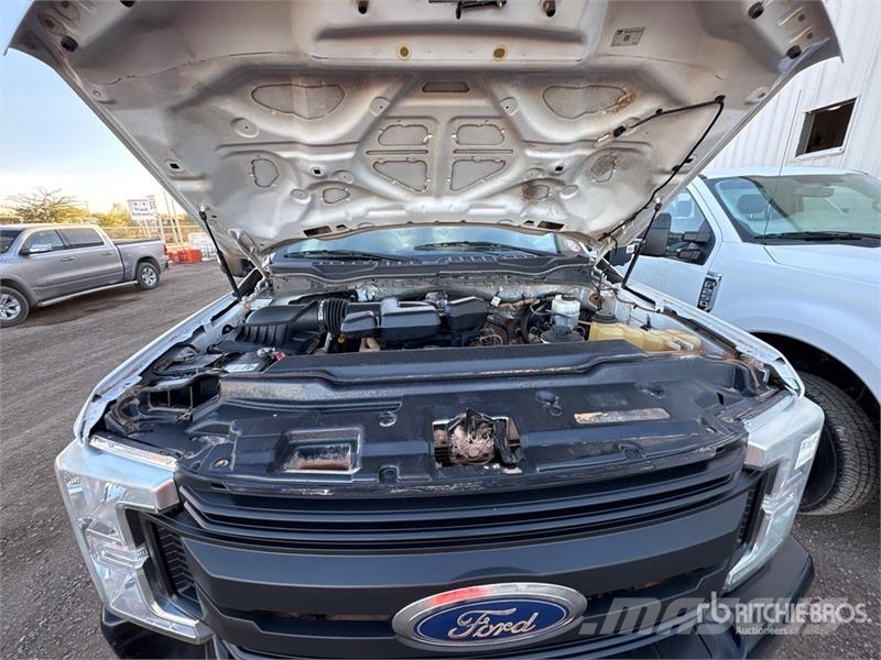Ford F-250 شاحنات مسطحة/مفصلية الجوانب