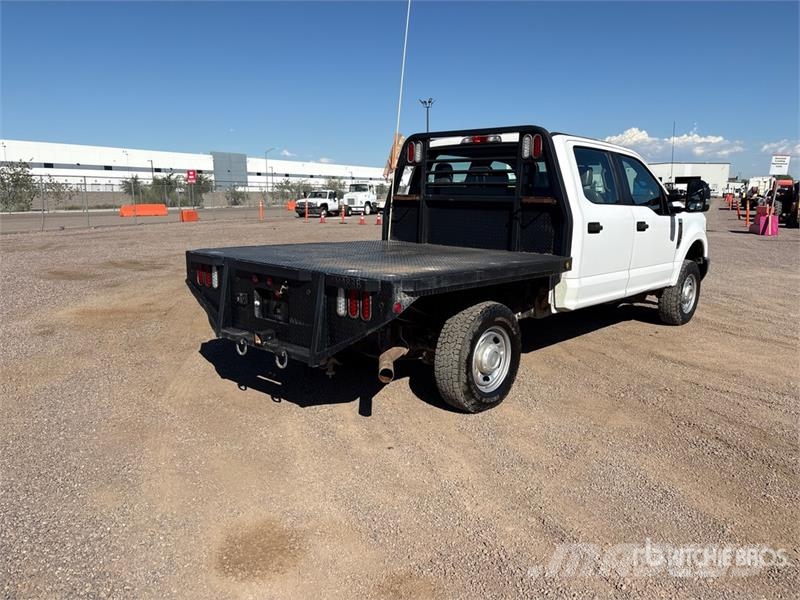 Ford F-250 Tovornjaki s kesonom/platojem